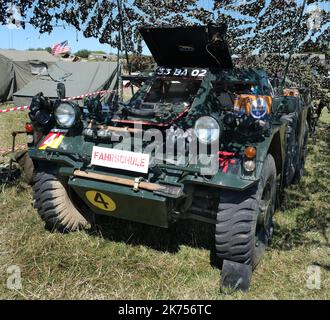 0The:00 spettacolo Yorkshire Wartime Experience. Leeds, Regno Unito, agosto 2022. Rievocazione militare con soldati, veicoli, carri armati e armi. Per lo più WW2 e 1940'. Foto Stock