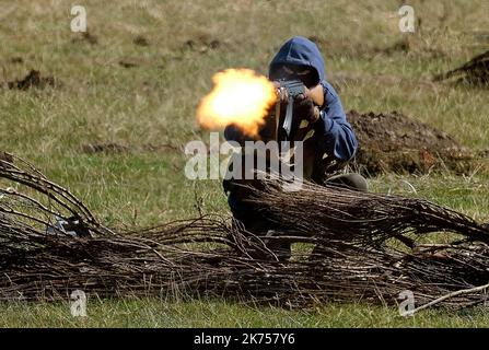 0The:00 spettacolo Yorkshire Wartime Experience. Leeds, Regno Unito, agosto 2022. Rievocazione militare con soldati, veicoli, carri armati e armi. Per lo più WW2 e 1940'. Foto Stock