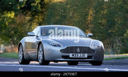 Aston Martin V8 Vantage 2007 argento classico britannico auto Foto Stock