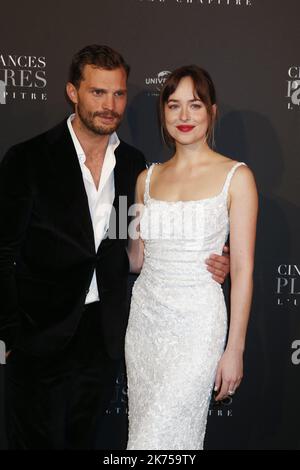 Jamie Dornan e Dakota Johnson partecipano alla Premiere di Parigi 'Fifty Shades Freed - 50 Shalles Plus Clair' alla Salle Pleyel di Parigi, Francia Foto Stock