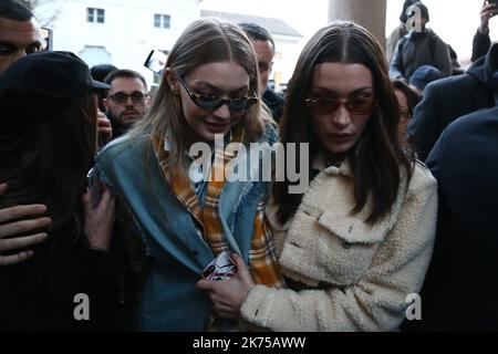 ©Pierre Teyssot/MAXPPP ; Gigi e Bella Hadid all'evento Alberta Ferretti nell'ambito della settimana della moda di Milano FW 2018 2019, a Milano il 21th febbraio 2018 © Pierre Teyssot / Maxppp Foto Stock