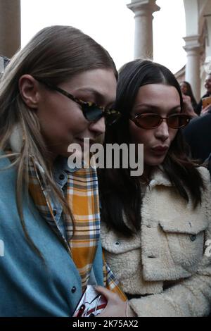 ©Pierre Teyssot/MAXPPP ; Gigi e Bella Hadid all'evento Alberta Ferretti nell'ambito della settimana della moda di Milano FW 2018 2019, a Milano il 21th febbraio 2018 © Pierre Teyssot / Maxppp Foto Stock