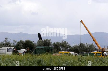 11/04/2018 - 257 morti nello schianto di un aereo militare algerino a Boufarik. L'aereo si è schiantato poco dopo il decollo dalla base aerea di Boufarik vicino ad Algeri. Per il momento non è stata avanzata alcuna ipotesi per spiegare l'incidente Foto Stock