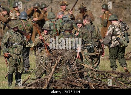 0The:00 spettacolo Yorkshire Wartime Experience. Leeds, Regno Unito, agosto 2022. Rievocazione militare con soldati, veicoli, carri armati e armi. Per lo più WW2 e 1940'. Foto Stock