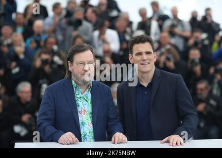 CANNES, FRANCIA - MAGGIO 14: L'attore Matt Dillon (R) e il regista Lars von Trier partecipano alla fotocall per la 'Casa che Jack ha costruito' durante il 71st° Festival annuale del Cinema di Cannes al Palais des Festivals il 14 maggio 2018 a Cannes, Francia. Foto Stock