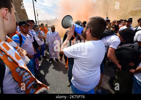 Marsiglia tifosi a Marsiglia davanti alla partita ©PHOTOPQR/LA PROVENCE ; Calcio : Europa League (Ligue Europa) UEFA finale entre l' Olympique de Marseille (OM) et l'Atlético de Madrid à Décines Charpieu. Ambiance à Marseille ICI rademblements de supporters entre le Vieux Port et le Fort Saint Jean. Foto Stock