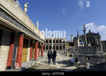 Roma, Italia, feb 2018 - Cinecittà è un grande studio cinematografico a Roma. Con una superficie di 400.000 metri quadrati, è il più grande studio cinematografico d'Europa ed è considerato il fulcro del cinema italiano. Gli studi sono stati costruiti durante l'era fascista come parte di uno schema per rilanciare l'industria cinematografica italiana Foto Stock