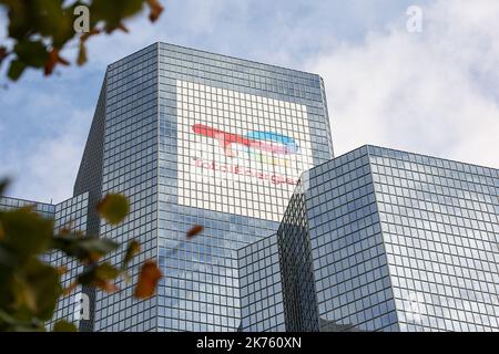 Parigi, Francia. 16th Ott 2022. Vista della torre principale del gruppo 'TotalEnergies' di Parigi. Credit: SOPA Images Limited/Alamy Live News Foto Stock