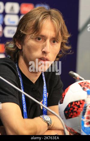 Conferenza stampa ufficiale della Croazia con l'allenatore Zlatko Dalic e il capitano Luka Modric. Luka Modric parla e reagisce. Foto Stock