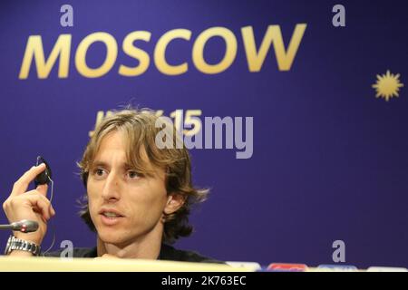 Conferenza stampa ufficiale della Croazia con l'allenatore Zlatko Dalic e il capitano Luka Modric. Luka Modric parla e reagisce. Foto Stock