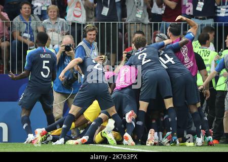 Coppa del mondo FIFA Russia 2018, finale di calcio partita Francia contro Croazia, nella foto: I giocatori della squadra francese reagiscono dopo l'obiettivo di Paul Pamba © Pierre Teyssot / Maxppp Foto Stock