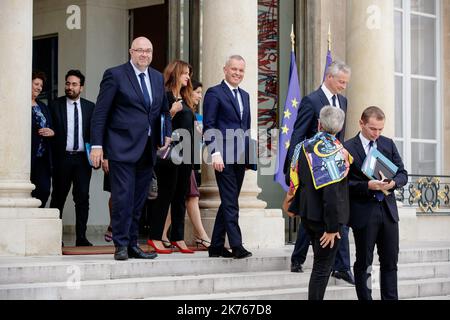 Le Nouveau ministre de l'Ecologie Francois de Rugy au milieu des Ministres du gouvernement , a gauche Stephane Travert ministre de l'Agriculture, a la sortie du conseil des Ministres de rentree au palais de l'Elysee. Il nuovo ministro dell'Ecologia Francois de Rugy lascia la riunione settimanale del gabinetto francese al palazzo Elysee, a Parigi, il 05 settembre 2018. Foto Stock