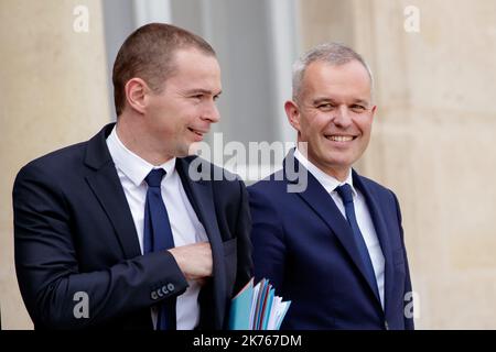 Olivier Dussopt secretaire d'Etat aupres du ministre de l'Action et des Comptes publics et le Nouveau ministre de l'Ecologie Francois de Rugy a la sortie du conseil des Ministres de rentree au palais de l'Elysee. Il nuovo ministro dell'Ecologia Francois de Rugy lascia la riunione settimanale del gabinetto francese al palazzo Elysee, a Parigi, il 05 settembre 2018. Foto Stock