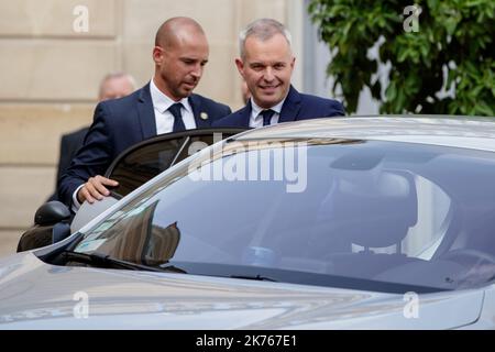 Le Nouveau ministre de l'Ecologie Francois de Rugy a la sortie du conseil des Ministres de rentree au palais de l'Elysee. Il nuovo ministro dell'Ecologia Francois de Rugy lascia la riunione settimanale del gabinetto francese al palazzo Elysee, a Parigi, il 05 settembre 2018. Foto Stock