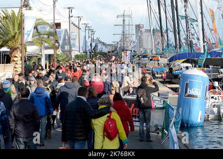 Vista del basion e del pubblico durante il 40th ° anniversario della Route du Rhum evento il 25 ottobre 2018. Foto Stock