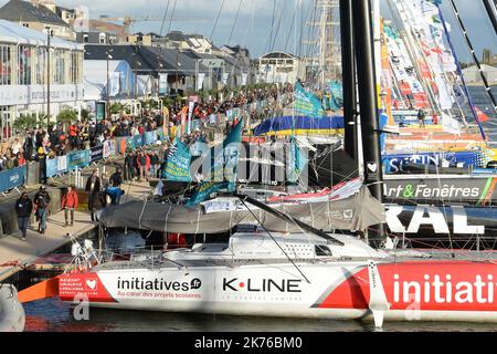 Vista del basion e del pubblico durante il 40th ° anniversario della Route du Rhum evento il 25 ottobre 2018. Foto Stock