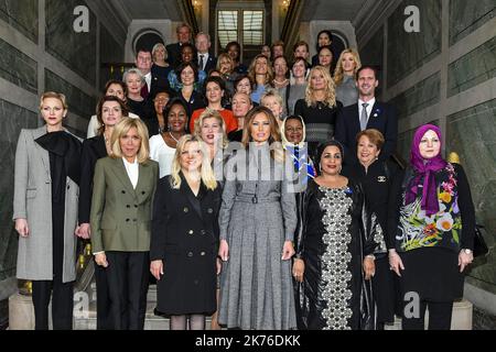 La moglie del presidente francese Brigitte Macron si pone con il capo degli stati partner per partecipare a un evento sponsale al Reggia di Versailles (Reggia di Versailles), fuori Parigi, il 11 novembre 2018, nell'ambito delle commemorazioni del 100th° anniversario dell'armistizio del 11 novembre 1918, Fine della prima guerra mondiale PISCINA/Pierre Perusseau/MAXPPP Foto Stock