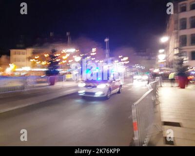 Ultimo: 'Molti feriti' come colpi sparati a Strasburgo Natale marketÂ©Lucile Guillotin/radio France/Maxppp - une fusillade s'est produite ce mardi soir dans les rues de Strasbourg. Selon les premiÃ¨res information confirmÃ blessÃ par la prÃ©fecture, il y a un mort et six©s. La demande della polizia Ã la population de ne pas sortir. L'auteur des tirs n'aurait pas Ã© apprÃ© tÃ hendÃ©. Martedì sera, per le strade di Strasburgo, si è verificato un sparo. Secondo le prime informazioni confermate dalla prefettura, ci sono un morto e sei feriti. La polizia chiede alla gente di non uscire. Th Foto Stock