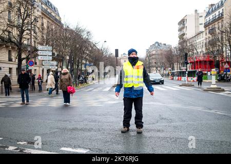 Sabato 19 gennaio 2019, più di 8.000 persone si sono riunite a Parigi per manifestare come parte dell'atto 10 del movimento del giubbotto giallo. La manifestazione si è svolta in un'atmosfera tranquilla, tranne che per alcuni scontri verso la fine Foto Stock