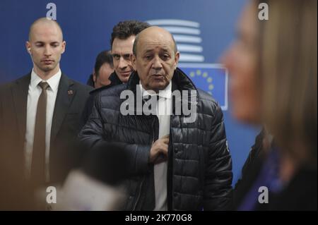 Arrivo e intervento davanti ai giornalisti di Jean-Yves LE DRIAN, ministro degli Affari Esteri francese. Foto Stock