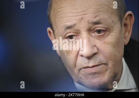 Arrivo e intervento davanti ai giornalisti di Jean-Yves LE DRIAN, ministro degli Affari Esteri francese. Foto Stock