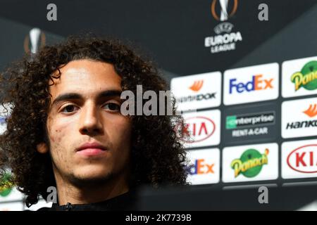 Unai Emery e Matteo Guendouzi durante una conferenza stampa dell'Arsenale Foto Stock