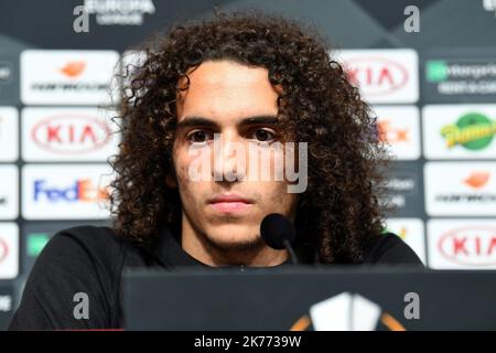 Unai Emery e Matteo Guendouzi durante una conferenza stampa dell'Arsenale Foto Stock