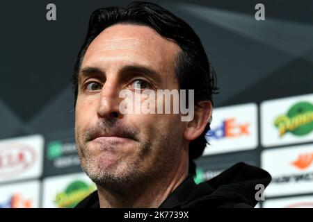 Unai Emery e Matteo Guendouzi durante una conferenza stampa dell'Arsenale Foto Stock