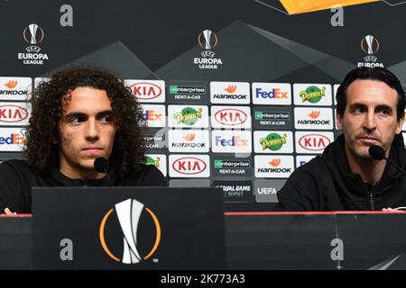 Unai Emery e Matteo Guendouzi durante una conferenza stampa dell'Arsenale Foto Stock