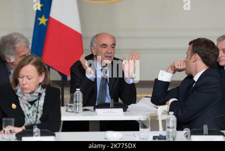 Grand debat National : echange avec des intellectuels Irene Thery, René Frydman, Michel Wieviorka e Emmanuel Macron. Il presidente francese Emmanuel Macron partecipa al grande dibattito con gli intellettuali di Elysee Palace. FRANCIA-18/03/2019 Foto Stock