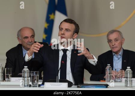 Grand debat National : echange avec des intellectuels Emmanuel Macron. Il presidente francese Emmanuel Macron partecipa al grande dibattito con gli intellettuali di Elysee Palace. FRANCIA-18/03/2019 Foto Stock