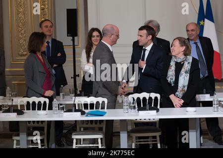 Grand debat National : echange avec des intellectuels Ministro francese dell'istruzione Jean-Michel Blanquer, Emmanuel Macron e Irene Thery. Il presidente francese Emmanuel Macron partecipa al grande dibattito con gli intellettuali di Elysee Palace. FRANCIA-18/03/2019 Foto Stock