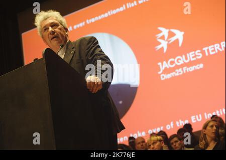 Il candidato Jacques TERRENOIRE alla tribuna. Lancio della lista e del movimento DiEM25 per le elezioni europee del 2019 a Bruxelles. Foto Stock