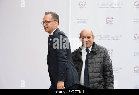 Riunione preparatoria per il vertice dei capi di Stato e di governo del G7 di Biarritz. Jean-Yves le Drian, ministro francese dell'Europa e degli Affari esteri, accoglie con favore le delegazioni presenti a questo incontro al Palais des Arts e al festival Foto Stock