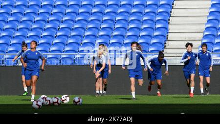 Un giorno prima della semifinale della Coppa UEFA femminile tra Lione e Chelsa, le donne del Chelsea in allenamento Foto Stock