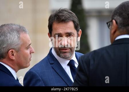 Laurent Nunez, Secretaire d'Etat, aupres du Ministre de l'interieur , Francois de Rugy, le Ministre de la Transition Ecologique et solidaire et Christophe Castaner, le Ministre de l'interieur (C) en sortie du Conseil des Ministres / 24/04/2019 - Francia / Ile-de-France (regione) / Parigi - Segretario di Stato, Laurent Nunez, Al Ministro dell'interno, Francois de Rugy, al Ministro della transizione ecologica e solidale e a Christophe Castaner, al Ministro dell'interno (C) del Consiglio dei Ministri Foto Stock