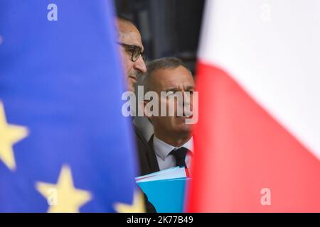 Laurent Nunez, Secretaire d'Etat, aupres du Ministre de l'interieur et Francois de Rugy, en sortie du Conseil des Ministres / 24/04/2019 - Francia / Ile-de-France (regione) / Parigi - Laurent Nunez, Segretario di Stato, al Ministro degli interni e Francois de Rugy, lasciando il Consiglio dei Ministri Foto Stock