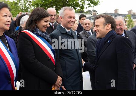 Anne Hidalgo, ministro francese della transizione ecologica e sociale Francois de Rugy e Emmanuel Macron. Il presidente francese Emmanuel Macron partecipa a una cerimonia che celebra il 74th° anniversario della vittoria della seconda guerra mondiale in Europa all'Arco di Trionfo. Parigi, FRANCIA-08/05/2019 POOL/Jacques Witt/MAXPPP Foto Stock