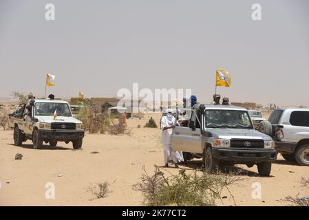 Anche i veicoli dell'HCUA (High Council for the Azawad Unit) sono venuti a proteggere l'area. A Koygouma (distretto di Goundam, comune di Gargando) nella regione di Timbuktu, l'HCUA, membro del CMA (coordinamento del movimento di Azawad) è molto presente. Questo gruppo ribelle, firmatario degli accordi di pace di Algeri, composto per lo più da dissidenti di Ansar Dine, viene spesso criticato per il suo "doppio gioco" con i jihadisti di Ansar Dine e per la sua vicinanza a Iyad AG Ghali. Foto Stock