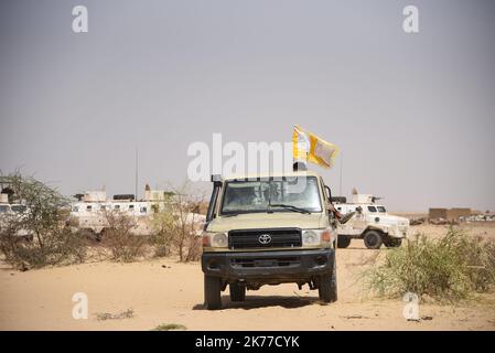 Anche i veicoli dell'HCUA (High Council for the Azawad Unit) sono venuti a proteggere l'area. A Koygouma (distretto di Goundam, comune di Gargando) nella regione di Timbuktu, l'HCUA, membro del CMA (coordinamento del movimento di Azawad) è molto presente. Questo gruppo ribelle, firmatario degli accordi di pace di Algeri, composto per lo più da dissidenti di Ansar Dine, viene spesso criticato per il suo "doppio gioco" con i jihadisti di Ansar Dine e per la sua vicinanza a Iyad AG Ghali. Foto Stock