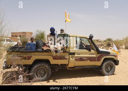 Anche i veicoli dell'HCUA (High Council for the Azawad Unit) sono venuti a proteggere l'area. A Koygouma (distretto di Goundam, comune di Gargando) nella regione di Timbuktu, l'HCUA, membro del CMA (coordinamento del movimento di Azawad) è molto presente. Questo gruppo ribelle, firmatario degli accordi di pace di Algeri, composto per lo più da dissidenti di Ansar Dine, viene spesso criticato per il suo "doppio gioco" con i jihadisti di Ansar Dine e per la sua vicinanza a Iyad AG Ghali. Foto Stock