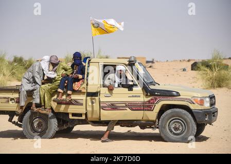 Anche i veicoli dell'HCUA (High Council for the Azawad Unit) sono venuti a proteggere l'area. A Koygouma (distretto di Goundam, comune di Gargando) nella regione di Timbuktu, l'HCUA, membro del CMA (coordinamento del movimento di Azawad) è molto presente. Questo gruppo ribelle, firmatario degli accordi di pace di Algeri, composto per lo più da dissidenti di Ansar Dine, viene spesso criticato per il suo "doppio gioco" con i jihadisti di Ansar Dine e per la sua vicinanza a Iyad AG Ghali. Foto Stock