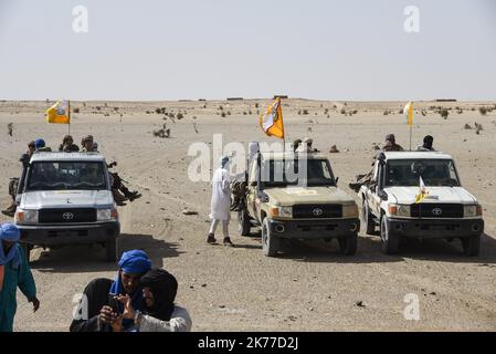 Anche i veicoli dell'HCUA (High Council for the Azawad Unit) sono venuti a proteggere l'area. A Koygouma (distretto di Goundam, comune di Gargando) nella regione di Timbuktu, l'HCUA, membro del CMA (coordinamento del movimento di Azawad) è molto presente. Questo gruppo ribelle, firmatario degli accordi di pace di Algeri, composto per lo più da dissidenti di Ansar Dine, viene spesso criticato per il suo "doppio gioco" con i jihadisti di Ansar Dine e per la sua vicinanza a Iyad AG Ghali. Foto Stock