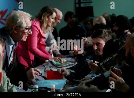 Il regista e sceneggiatore britannico Ken Loach parla durante una conferenza stampa per il film "ci siamo persi" alla 72nd edizione del Festival di Cannes a Cannes, nel sud della Francia, il 17 maggio 2019 Foto Stock