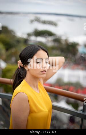 La comédienne et maintenant réalisatrice Hafsia Herzi qui présente à Cannes son film Premier 'Tu mérites un amour' Photo LP / Fred Dugit 72nd Festival annuale di Cannes a Cannes, Francia, maggio 2019. Il festival del cinema si terrà dal 14 al 25 maggio. Foto Stock