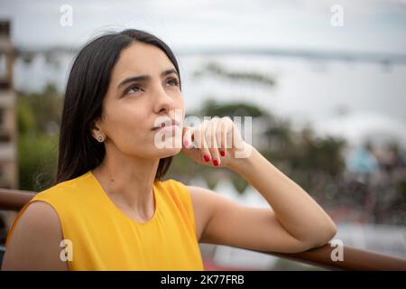 La comédienne et maintenant réalisatrice Hafsia Herzi qui présente à Cannes son film Premier 'Tu mérites un amour' Photo LP / Fred Dugit 72nd Festival annuale di Cannes a Cannes, Francia, maggio 2019. Il festival del cinema si terrà dal 14 al 25 maggio. Foto Stock