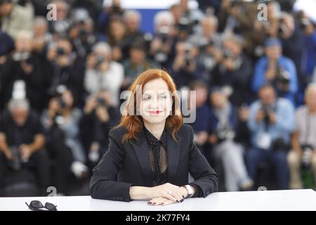 Isabelle Huppert posa alla fotocellula di 'Frankie' durante il Festival del Cinema di Cannes 72nd al Palais des Festivals di Cannes, in Francia, il 21 maggio 2019. Foto Stock