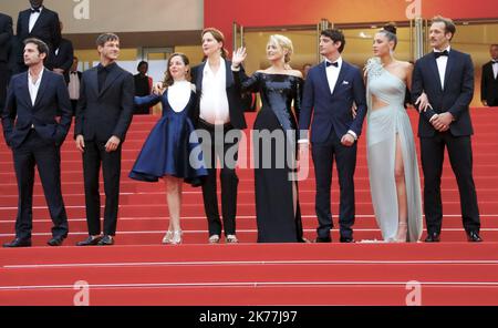 ©PHOTOPQR/NICE MATIN ; (Fromm) produttore francese Arthur Harari, attore francese Gaspard Ulliel, attrice francese Laure Calamy, regista francese Justine Triet, attrice belga Virginie Efira, attore francese-canadese Niels Schneider, L'attrice francese Adele Exarchopoulos e l'attore francese Paul Hamy si presentano al loro arrivo per la proiezione del film 'Sibilla' all'edizione 72nd del Festival di Cannes a Cannes, nel sud della Francia, il 24 maggio 2019. Foto Stock