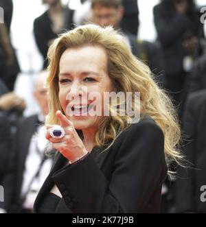 (L-R) l'attrice francese Adele Exarchopoulos, la regista francese Justine Triet e l'attrice belga Virginie Efira arrivano per la proiezione di 'Sibilla' al 72nd° Festival di Cannes, a Cannes, in Francia, il 24 maggio 2019. Il film è presentato nel Concorso ufficiale del festival che si svolge dal 14 al 25 maggio Caroline Scheufele ©F BOUTON 72nd annuale Festival del cinema di Cannes a Cannes, Francia, 2019 maggio. Il festival del cinema si terrà dal 14 al 25 maggio. Foto Stock