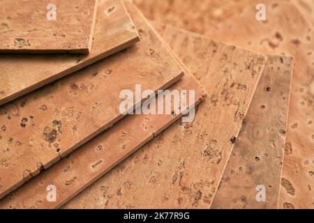 Pezzi di sughero pretagliati per la riparazione di strumenti e mestieri vari Foto Stock